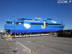 photo de "JEANS" le nouveau bateau low cost 